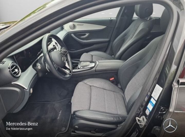 Mercedes Classe E 220 D 4M T 194Ch Avantgarde +SD + AHK + RFK + Garantie