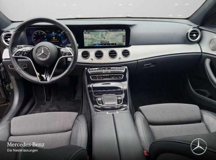 Mercedes Classe E 220 D 4M T 194Ch Avantgarde +SD + AHK + RFK + Garantie