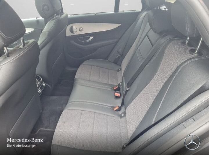 Mercedes Classe E 220 D 4M T 194Ch Avantgarde +SD + AHK + RFK + Garantie